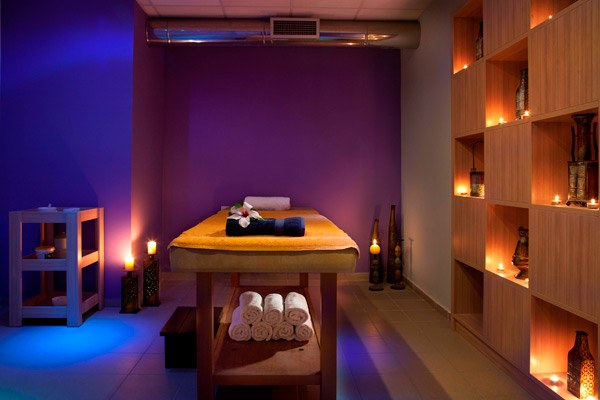 Thiết kế phòng massage có sự kết hợp hài hoà giữa ánh sáng và màu sắc